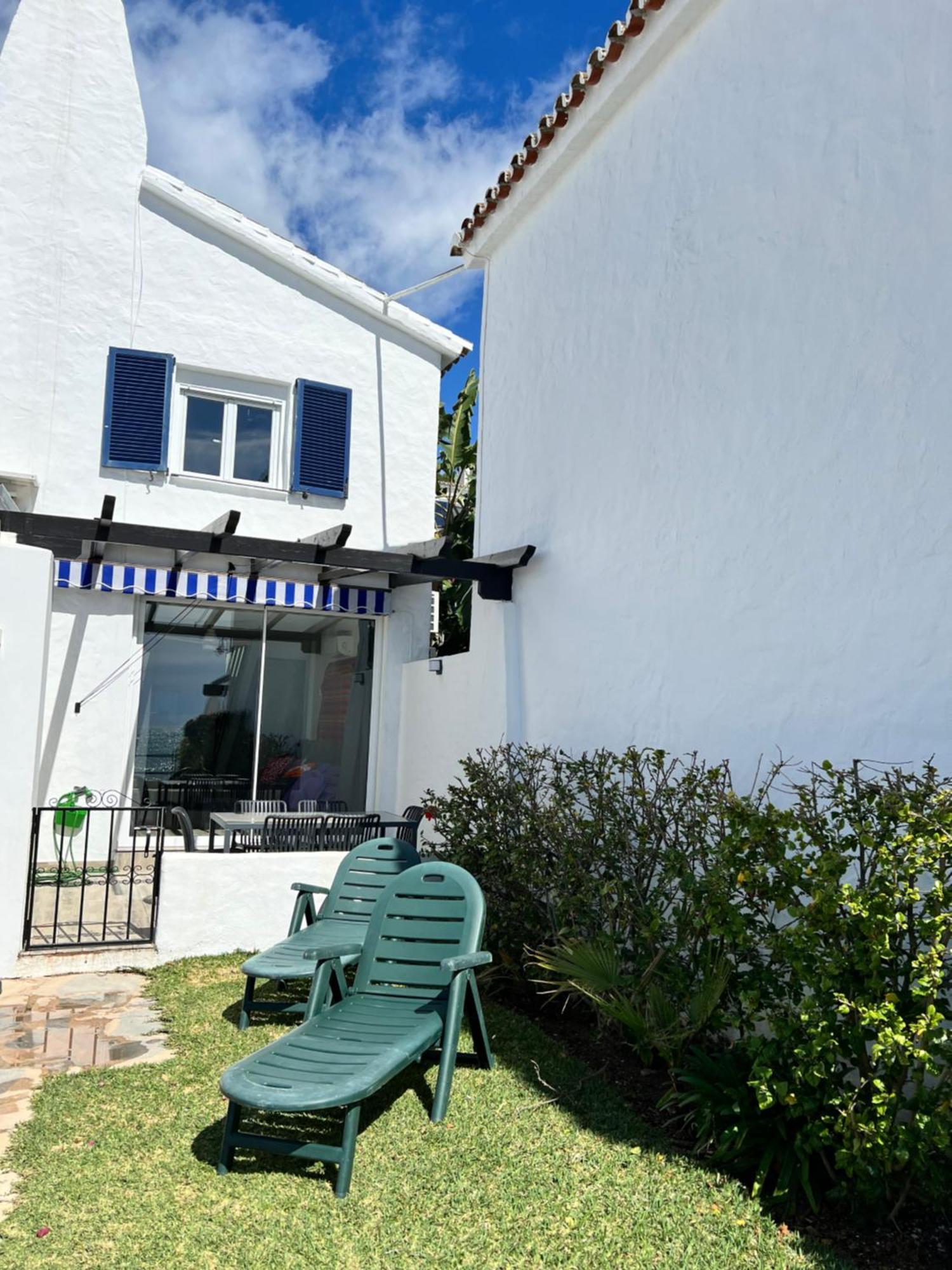Newly Renovated 2 Bedroom Beachfront House Sitio de Calahonda エクステリア 写真