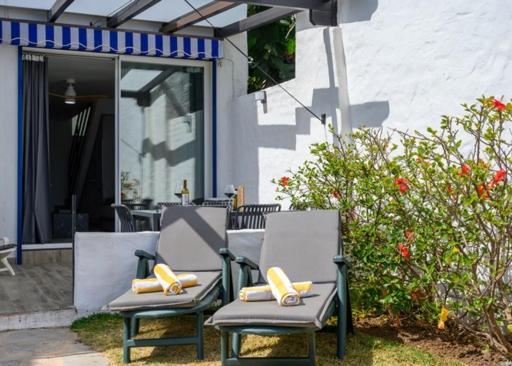 Newly Renovated 2 Bedroom Beachfront House Sitio de Calahonda エクステリア 写真