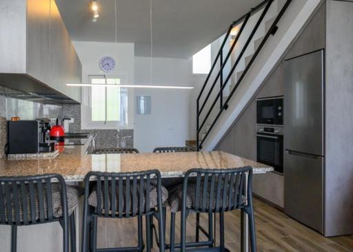 Newly Renovated 2 Bedroom Beachfront House Sitio de Calahonda エクステリア 写真